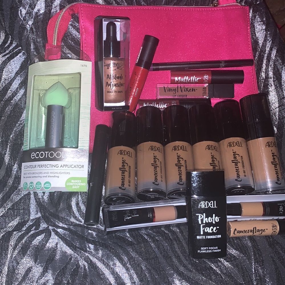Ardell 18 piece make up set with make up Bag